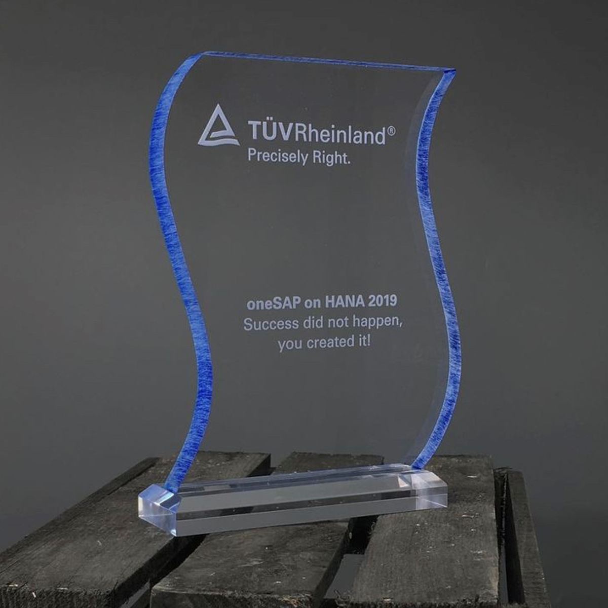 TÜV Rheinland - Acrylglas Award mit UV-Druck