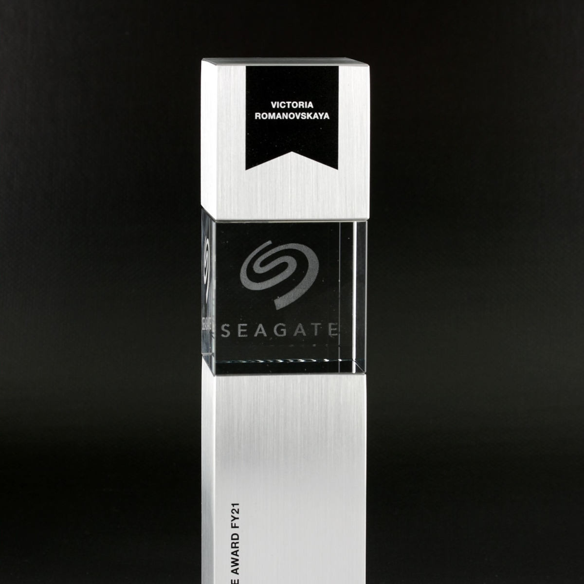 Seagate - Cubix Aluminium Award mit Gravur und UV-Druck