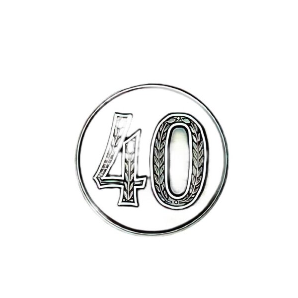 Ansicht 3D Zinn-Emblem Zahl 40 bei Pokale Meier