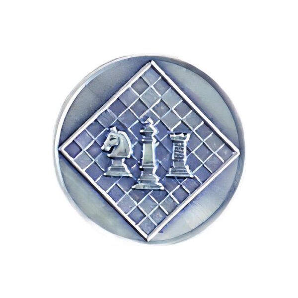Ansicht 3D Zinn-Emblem Schach bei Pokale Meier
